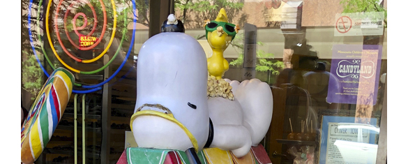 Charlie Brown e Snoopy – personagens de Charles Schulz
